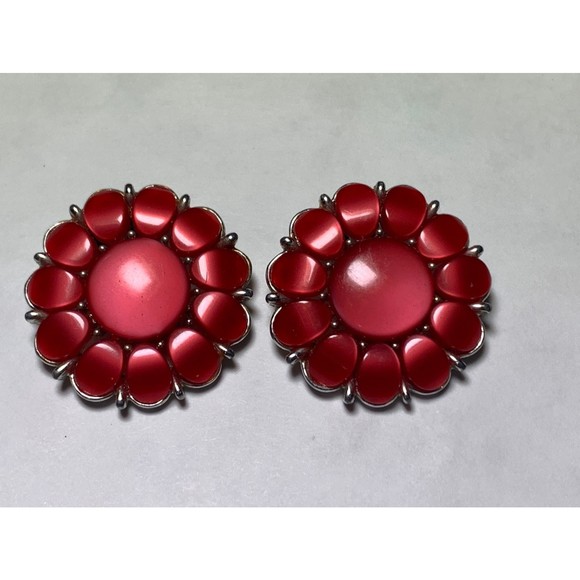 unknown Jewelry - Vintage 60's Mad Men Red Thermoset Round Flower Clip Earrings